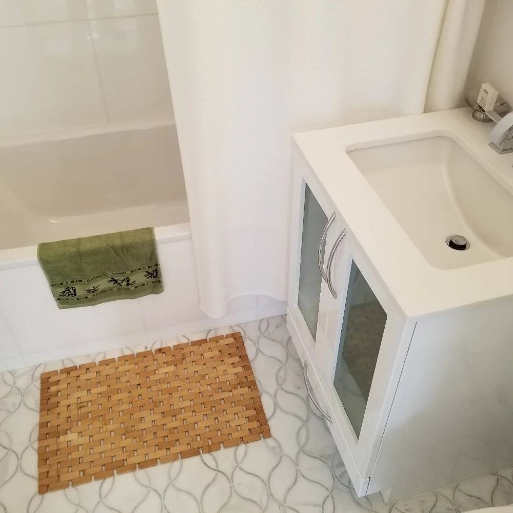 Bamboo bath mat with  free hand towel